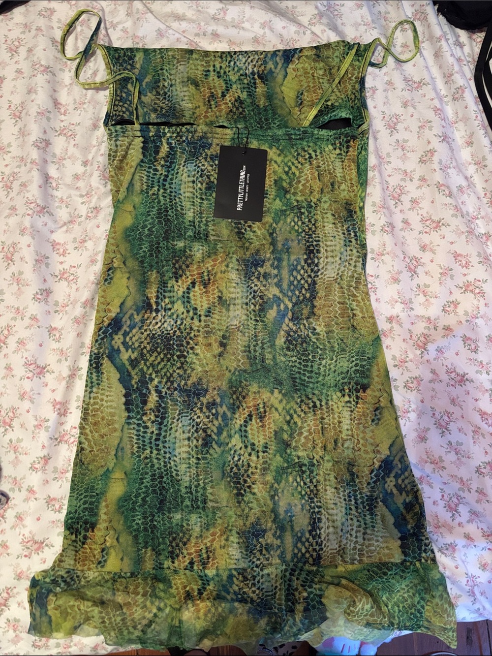 PrettyLittleThing Green Snake-Print Slip Dress - Picture 2 of 3